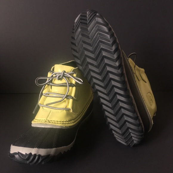 Sorel “Out n About Rain” leather ankle boots. Sz 8 - Picture 2 of 8